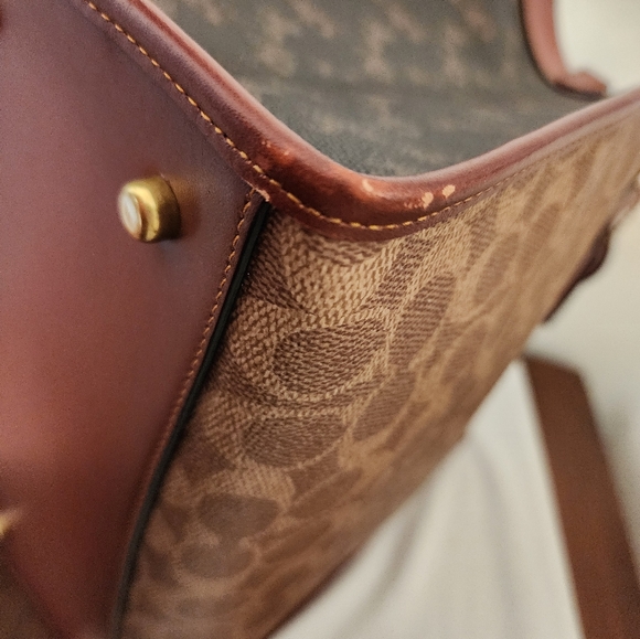 Coach Field Tote 30 in Signature Canvas With Horse and Carriage EUC - Picture 7 of 10